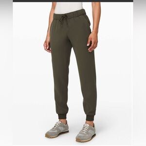 Lululemon On the Fly Jogger
Dark Olive Size 12